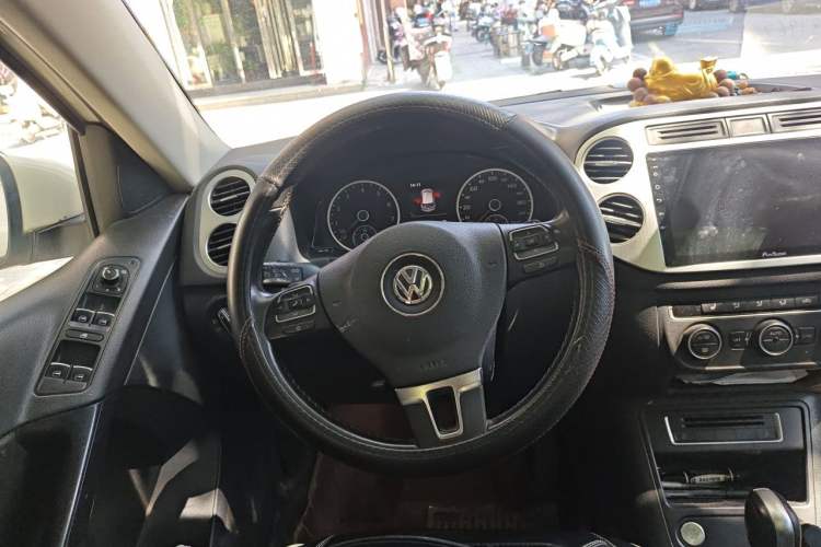 Used Volkswagen Tiguan 2015 1.8TSI Automatic Two-Wheel Drive Luxury Model Steering Wheel