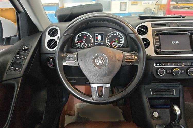Used Volkswagen Tiguan 2015 1.8TSI Automatic Two-Wheel Drive Luxury Model Steering Wheel