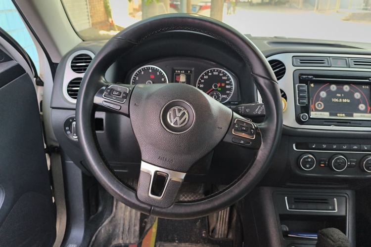 Used Volkswagen Tiguan 2015 1.8TSI Automatic All-Wheel-Drive Luxury Model Steering Wheel