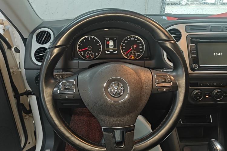 Used Volkswagen Tiguan 2015 1.8TSI Automatic Two-Wheel Drive Luxury Model Steering Wheel