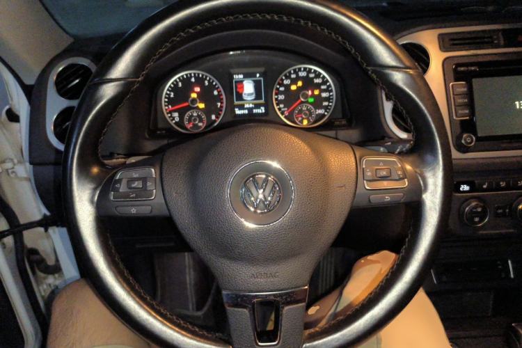 Used Volkswagen Tiguan 2015 1.8TSI Automatic Two-Wheel Drive Luxury Model Steering Wheel