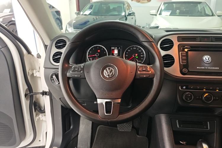 Used Volkswagen Tiguan 2015 1.8TSI Automatic All-Wheel-Drive Luxury Model Steering Wheel