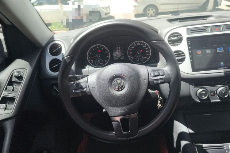 Used Volkswagen Tiguan 2015 1.8TSI Manual Two-Wheel-Drive Limited Edition Steering Wheel