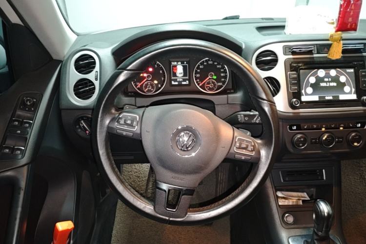 Used Volkswagen Tiguan 2015 1.8TSI Automatic Two-Wheel Drive Luxury Model Steering Wheel