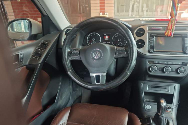 Used Volkswagen Tiguan 2015 1.8TSI Automatic Two-Wheel Drive Luxury Model Steering Wheel