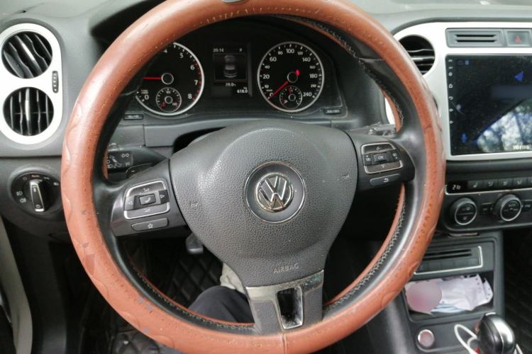 Used Volkswagen Tiguan 2015 1.8TSI Automatic Two-Wheel Drive Luxury Model Steering Wheel