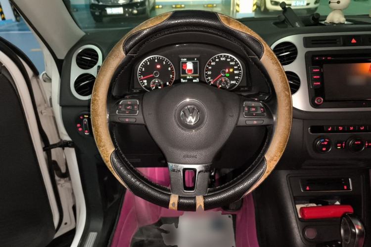 Used Volkswagen Tiguan 2015 1.8TSI Automatic Two-Wheel Drive Luxury Model Steering Wheel