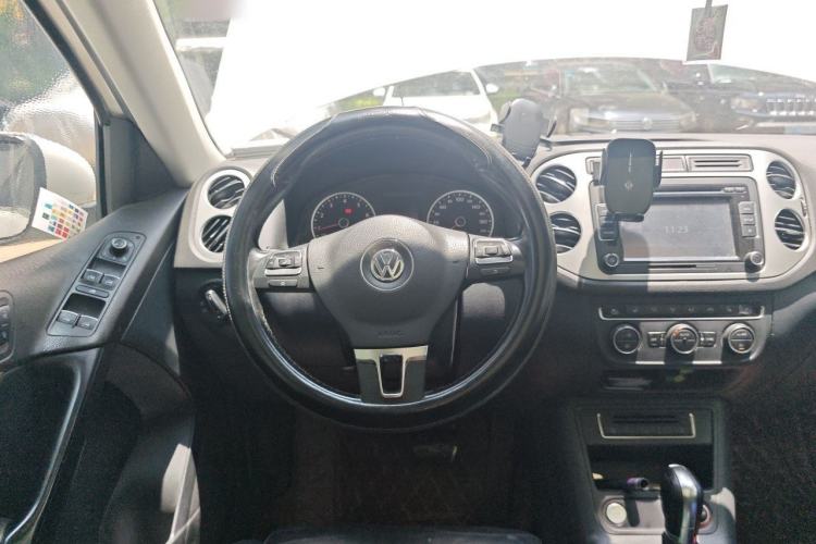 Used Volkswagen Tiguan 2015 1.8TSI Automatic Two-Wheel Drive Luxury Model Steering Wheel