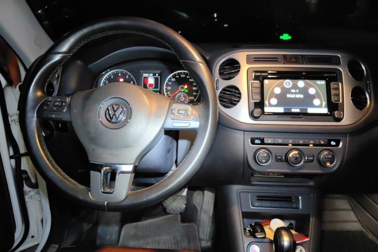 Used Volkswagen Tiguan 2015 1.8TSI Automatic All-Wheel-Drive Luxury Model Steering Wheel