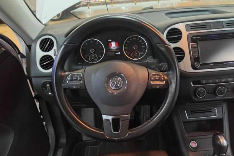 Used Volkswagen Tiguan 2015 1.8TSI Automatic Two-Wheel Drive Luxury Model Steering Wheel