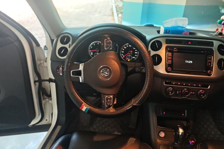 Used Volkswagen Tiguan 2015 1.8TSI Automatic Two-Wheel Drive Luxury Model Steering Wheel