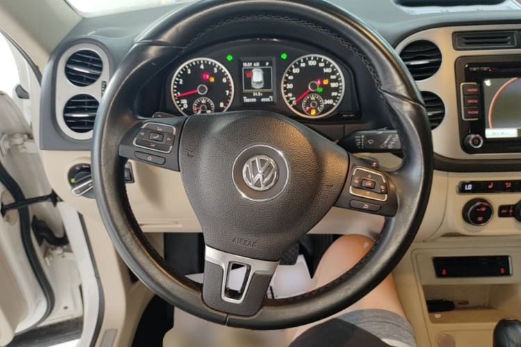 Used Volkswagen Tiguan 2015 1.8TSI Automatic All-Wheel-Drive Luxury Model Steering Wheel