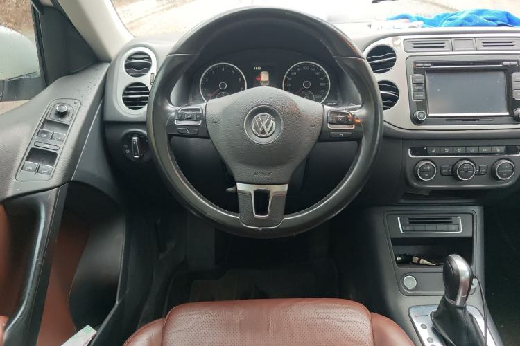 Used Volkswagen Tiguan 2015 2.0 TSI Automatic All-Wheel Drive Luxury Edition Steering Wheel