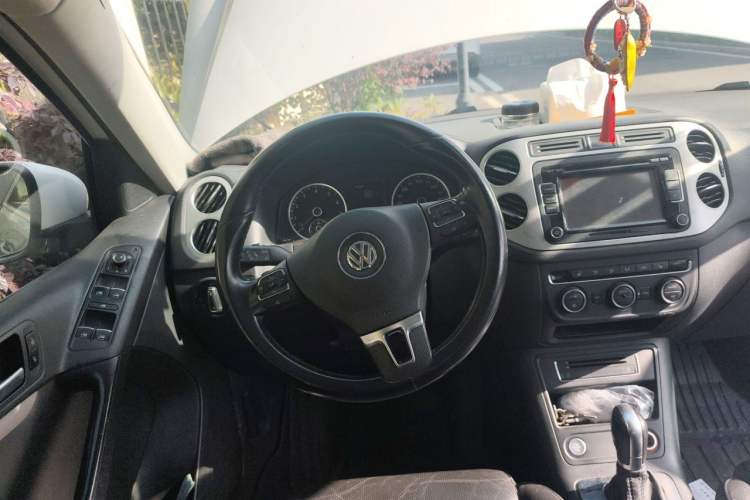Used Volkswagen Tiguan 2015 1.8TSI Automatic All-Wheel-Drive Luxury Model Steering Wheel