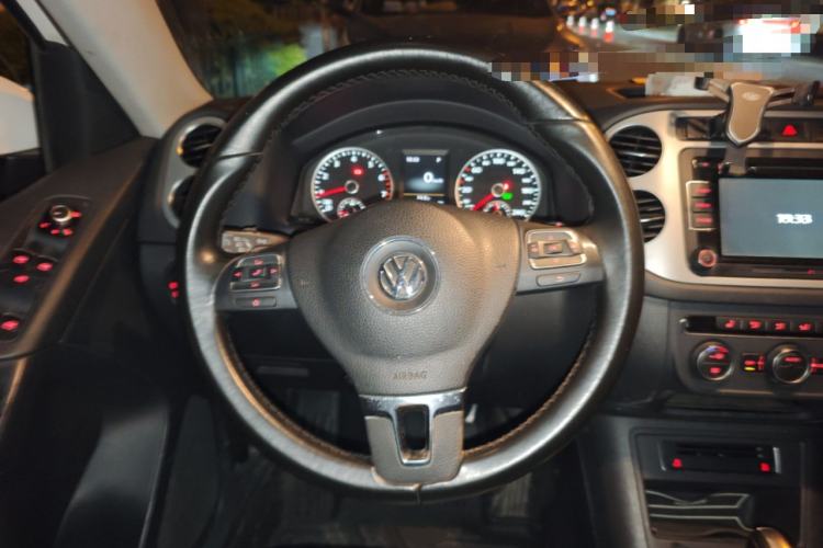 Used Volkswagen Tiguan 2015 1.8TSI Automatic Two-Wheel Drive Luxury Model Steering Wheel