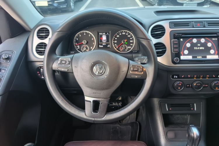 Used Volkswagen Tiguan 2015 1.8TSI Automatic Two-Wheel Drive Luxury Model Steering Wheel