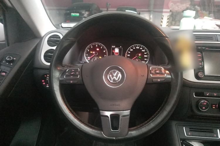 Used Volkswagen Tiguan 2015 1.8TSI Automatic Two-Wheel Drive Luxury Model Steering Wheel