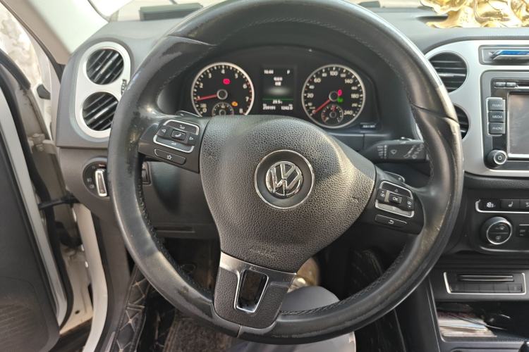 Used Volkswagen Tiguan 2015 1.8TSI Automatic Two-Wheel Drive Luxury Model Steering Wheel
