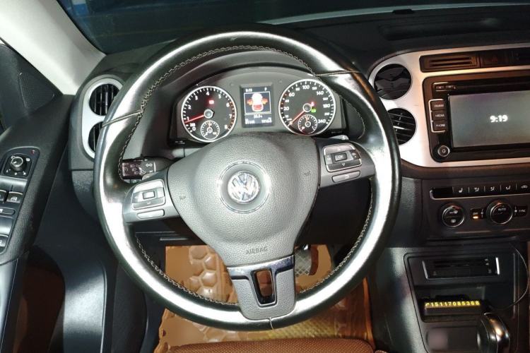 Used Volkswagen Tiguan 2015 2.0 TSI Automatic All-Wheel Drive Luxury Edition Steering Wheel