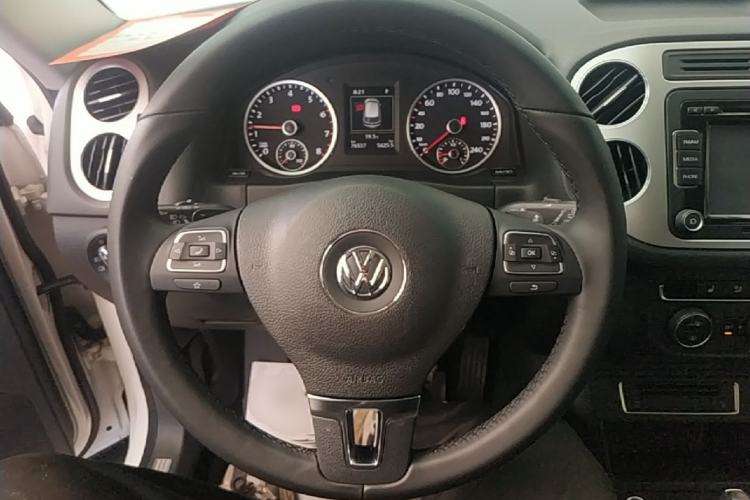 Used Volkswagen Tiguan 2015 1.8TSI Automatic Two-Wheel Drive Luxury Model Steering Wheel