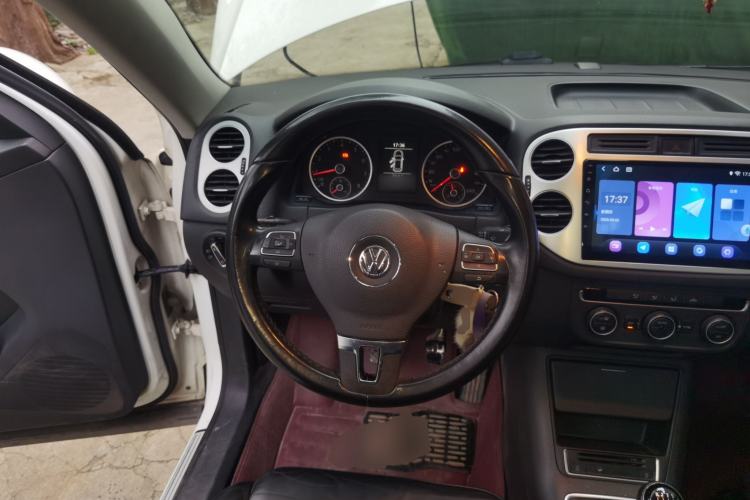 Used Volkswagen Tiguan 2015 1.8TSI Manual Two-Wheel-Drive Limited Edition Steering Wheel