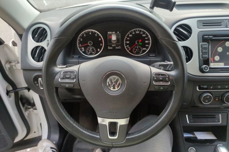 Used Volkswagen Tiguan 2015 1.8TSI Automatic Two-Wheel Drive Luxury Model Steering Wheel