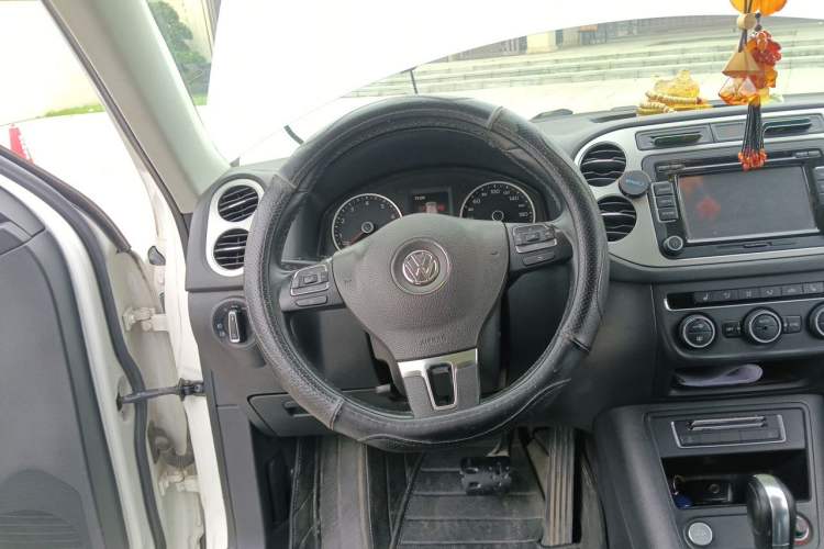Used Volkswagen Tiguan 2015 1.8TSI Automatic All-Wheel-Drive Luxury Model Steering Wheel