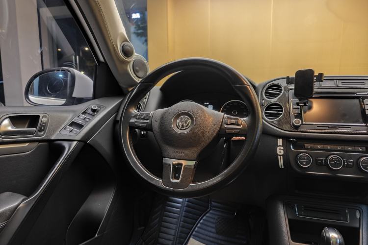 Used Volkswagen Tiguan 2015 1.8TSI Automatic All-Wheel-Drive Luxury Model Steering Wheel