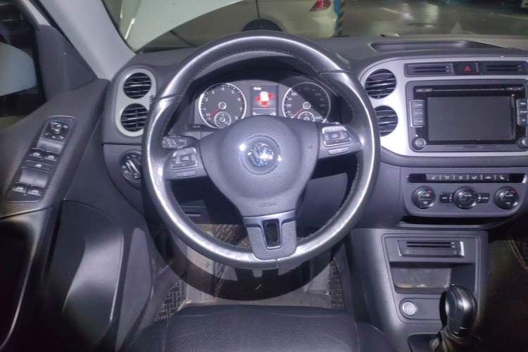 Used Volkswagen Tiguan 2015 1.8TSI Automatic Two-Wheel Drive Luxury Model Steering Wheel