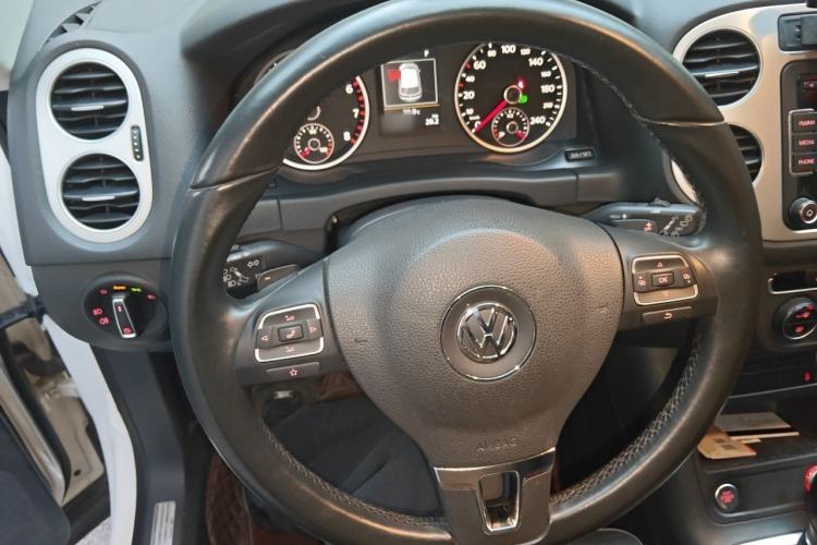 Used Volkswagen Tiguan 2015 1.8TSI Automatic Two-Wheel Drive Luxury Model Steering Wheel