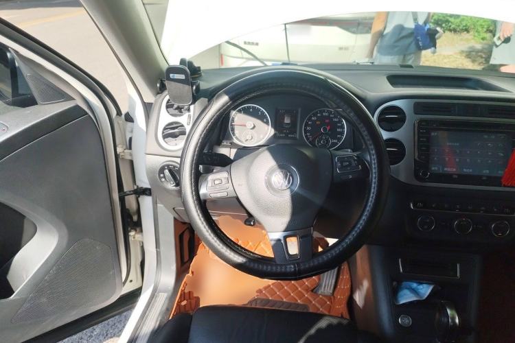 Used Volkswagen Tiguan 2015 1.8TSI Automatic Two-Wheel Drive Luxury Model Steering Wheel