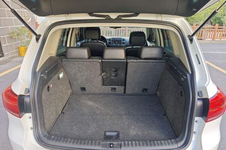 Used Volkswagen Tiguan 2015 2.0 TSI Comfort Edition Trunk