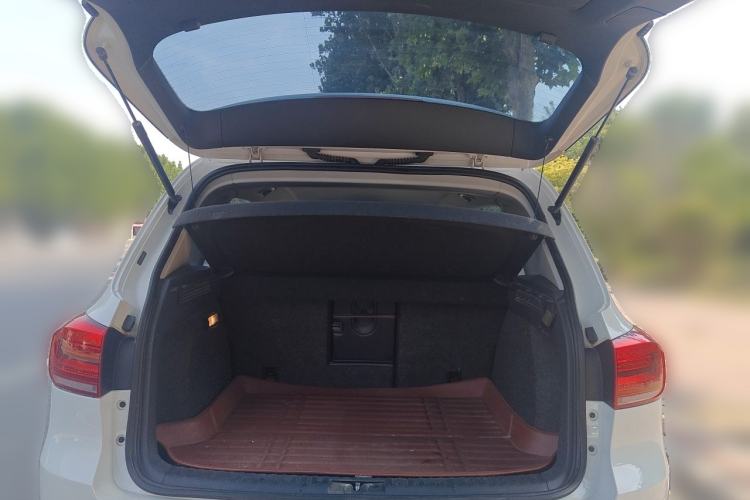 Used Volkswagen Tiguan 2015 1.8TSI Manual Two-Wheel Drive Fashion Edition Trunk