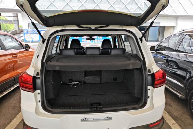 Used Volkswagen Tiguan 2015 1.8TSI Automatic Two-Wheel Drive Comfort Edition Trunk