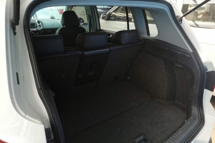 Used Volkswagen Tiguan 2015 1.8TSI Automatic Two-Wheel Drive Comfort Edition Trunk
