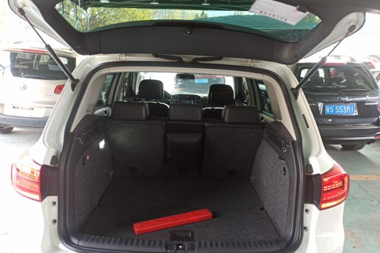 Used Volkswagen Tiguan 2015 2.0 TSI Comfort Edition Trunk