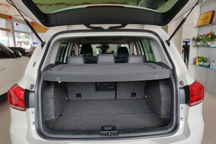Used Volkswagen Tiguan 2015 1.8TSI Automatic Two-Wheel Drive Luxury Model Trunk