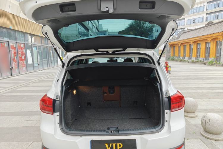 Used Volkswagen Tiguan 2015 2.0 TSI Automatic All-Wheel Drive Flagship Edition Trunk