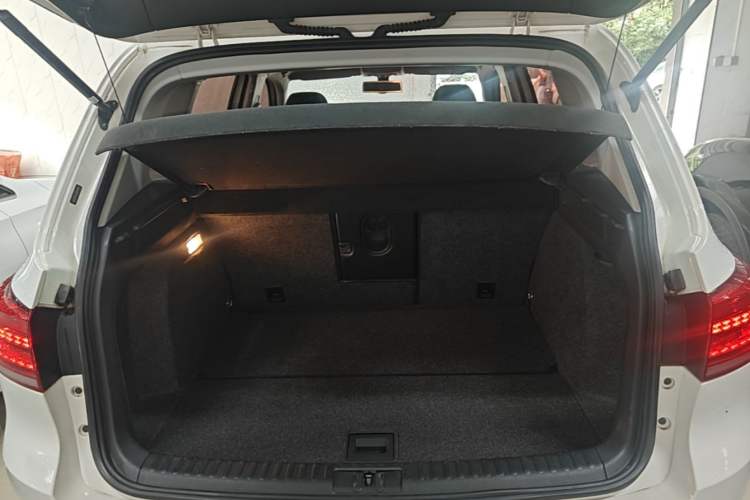 Used Volkswagen Tiguan 2015 1.8TSI Automatic Two-Wheel Drive Luxury Model Trunk