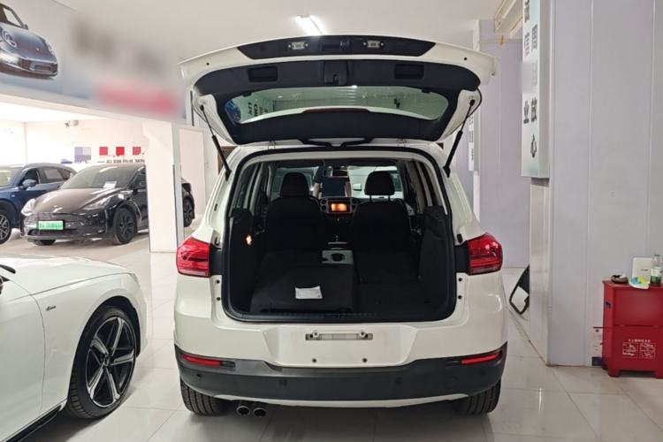 Used Volkswagen Tiguan 2015 1.8TSI Automatic All-Wheel-Drive Luxury Model Trunk