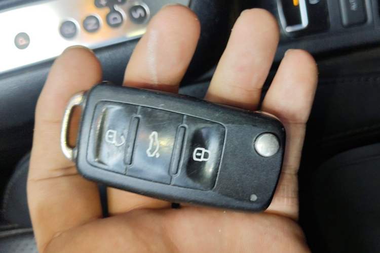 Used Volkswagen Tiguan 2015 1.8TSI Automatic All-Wheel-Drive Luxury Model Vehicle Key