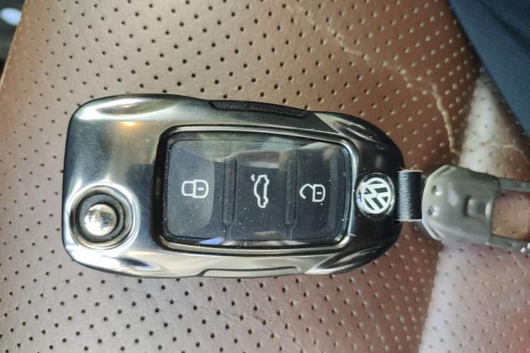 Used Volkswagen Tiguan 2015 1.8TSI Automatic Two-Wheel Drive Luxury Model Vehicle Key