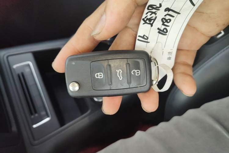 Used Volkswagen Tiguan 2015 1.8TSI Automatic Two-Wheel Drive Luxury Model Vehicle Key