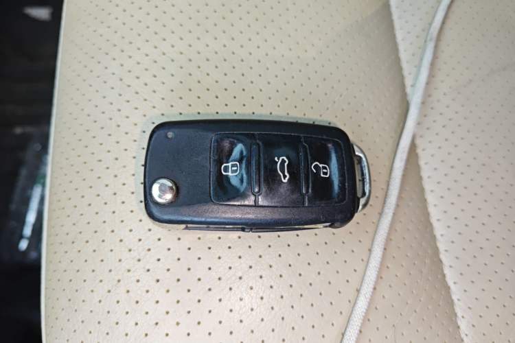 Used Volkswagen Tiguan 2015 1.8TSI Automatic All-Wheel-Drive Luxury Model Vehicle Key