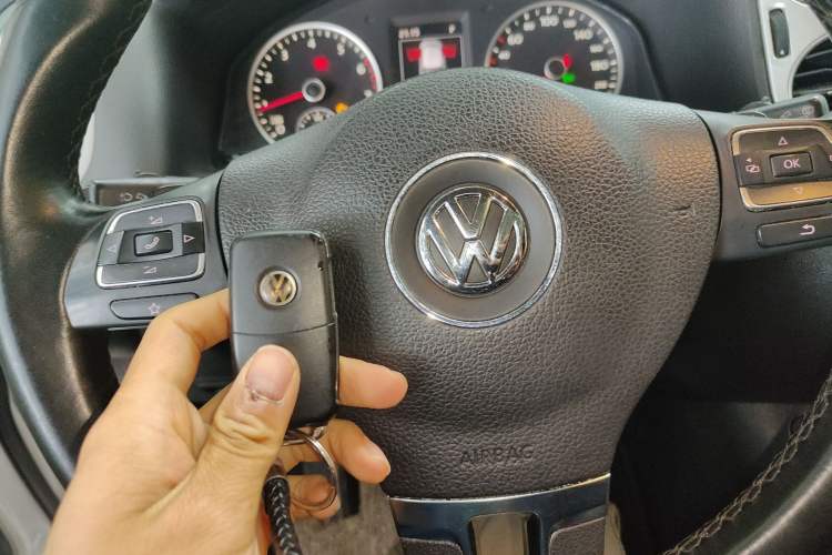 Used Volkswagen Tiguan 2015 1.8TSI Automatic Two-Wheel Drive Luxury Model Vehicle Key