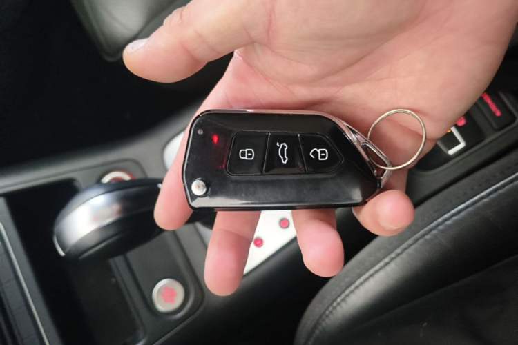 Used Volkswagen Tiguan 2015 1.8TSI Automatic All-Wheel-Drive Luxury Model Vehicle Key