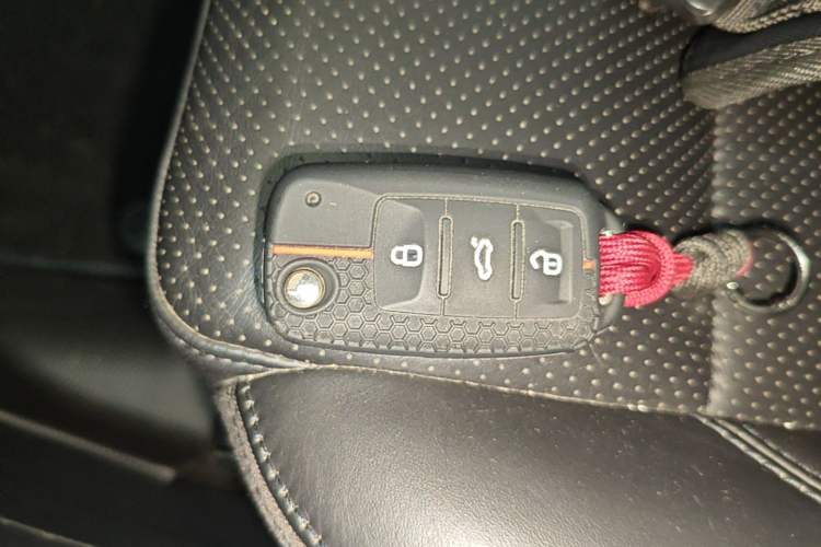 Used Volkswagen Tiguan 2015 1.8TSI Automatic Two-Wheel Drive Luxury Model Vehicle Key