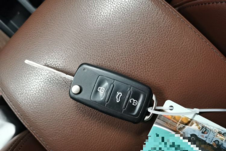 Used Volkswagen Tiguan 2015 1.8TSI Automatic Two-Wheel Drive Luxury Model Vehicle Key