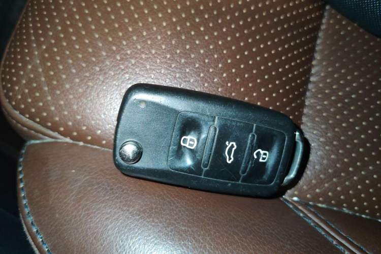 Used Volkswagen Tiguan 2015 2.0 TSI Automatic All-Wheel Drive Luxury Edition Vehicle Key