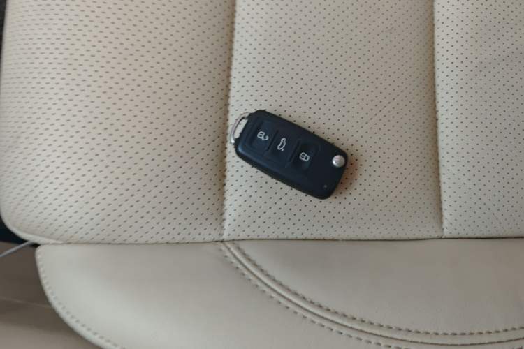 Used Volkswagen Tiguan 2015 1.8TSI Automatic All-Wheel-Drive Luxury Model Vehicle Key